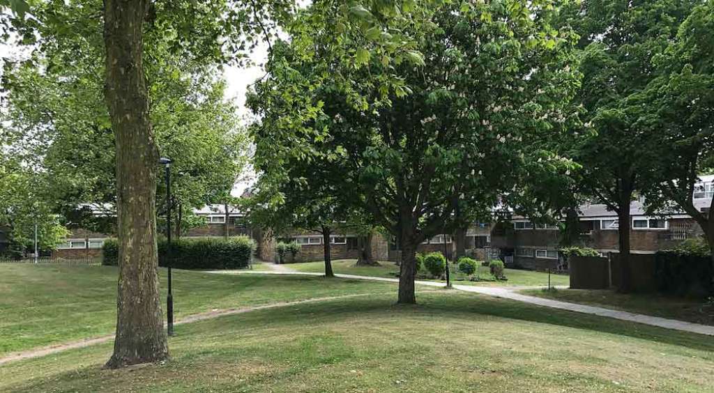 Image: Cressingham Gardens is interwoven with open green spaces and paths (Marcus Binney)